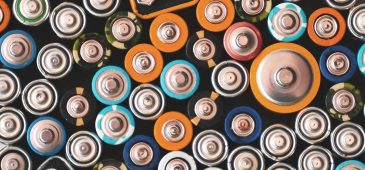 (CC0) Vardan Papikyan @ Unsplash / La velocidad de adopción de las baterías y el «efecto dominó» de las energías renovables